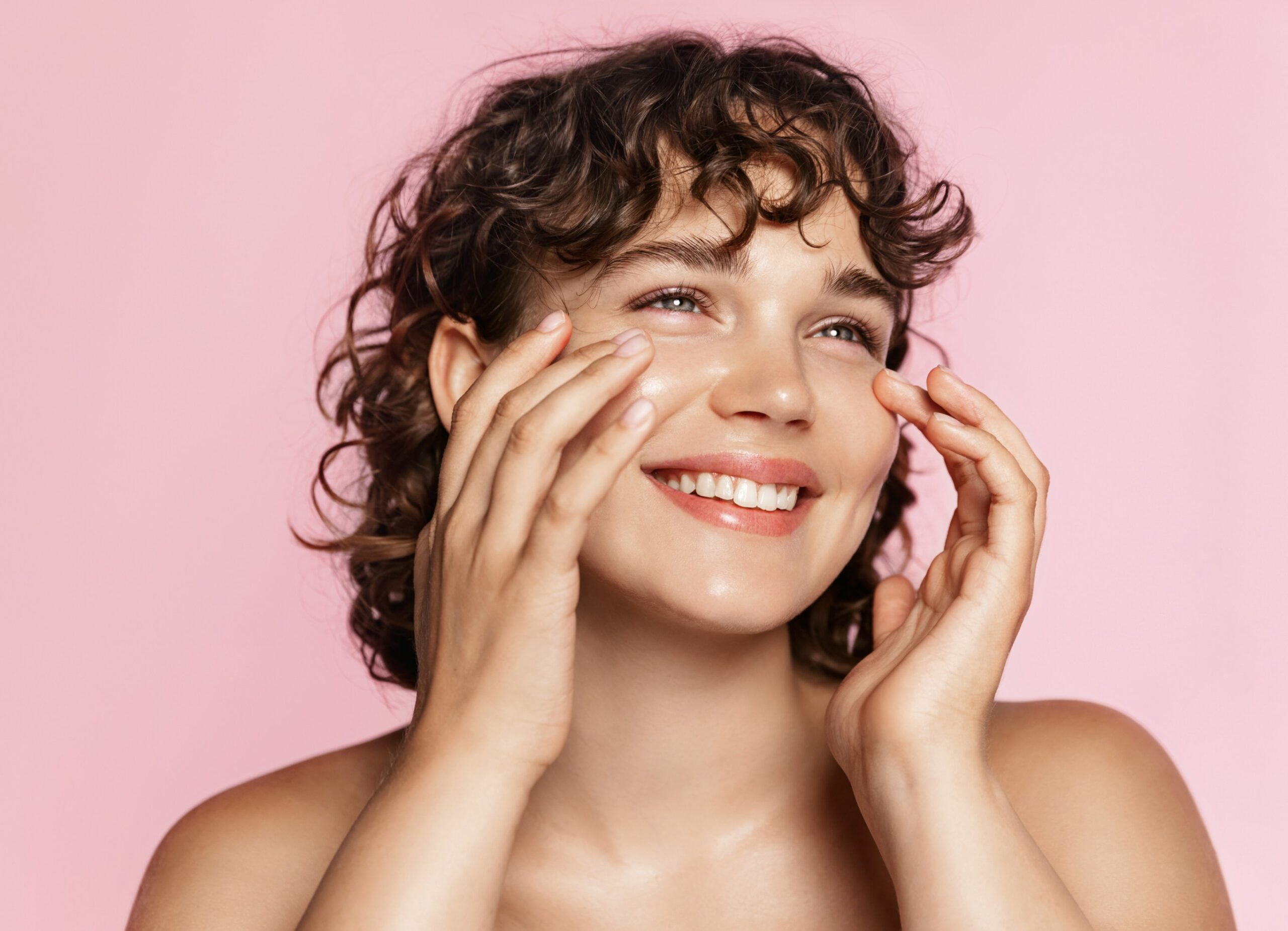 Photo de profil styllisee chirurgie esthetique | Dr Souad Debache Evreux